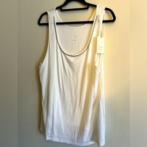 Women’s white tank top size 2X NWT.
